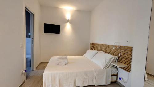 a bedroom with a bed and a television on the wall at Casa Beatrice in Albinia