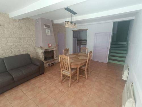 a living room with a table and a couch at Agréable maison en Provence in Allemagne-en-Provence