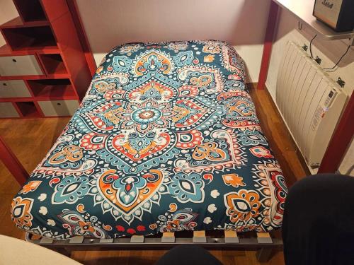 Ein Bett oder Betten in einem Zimmer der Unterkunft Studio cosy à la station