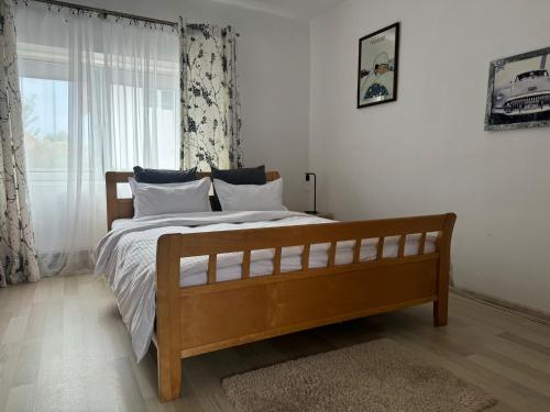 Ένα ή περισσότερα κρεβάτια σε δωμάτιο στο Home Tara