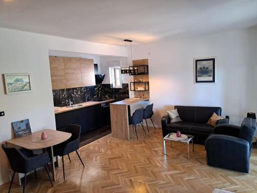 Apartment Kyra with terrace and garden