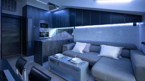 Iron House - Penthouse with Bathtub in Golden Mile & Roman Bridge photo 9
