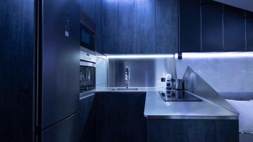 Iron House - Penthouse with Bathtub in Golden Mile & Roman Bridge photo 11