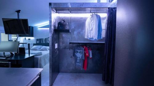 Iron House - Penthouse with Bathtub in Golden Mile & Roman Bridge photo 12