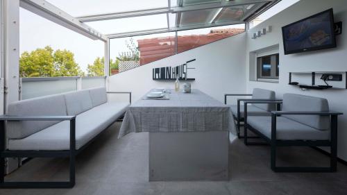 Iron House - Penthouse with Bathtub in Golden Mile & Roman Bridge photo 38