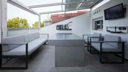 Iron House - Penthouse with Bathtub in Golden Mile & Roman Bridge photo 39