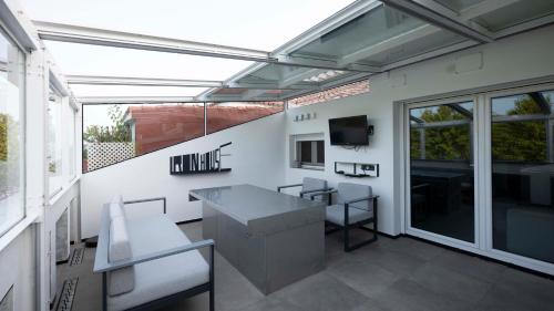 Iron House - Penthouse with Bathtub in Golden Mile & Roman Bridge photo 41