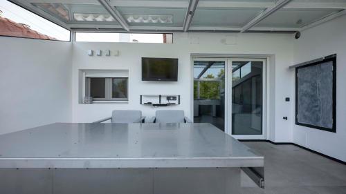 Iron House - Penthouse with Bathtub in Golden Mile & Roman Bridge photo 42