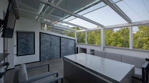 Iron House - Penthouse with Bathtub in Golden Mile & Roman Bridge photo 44