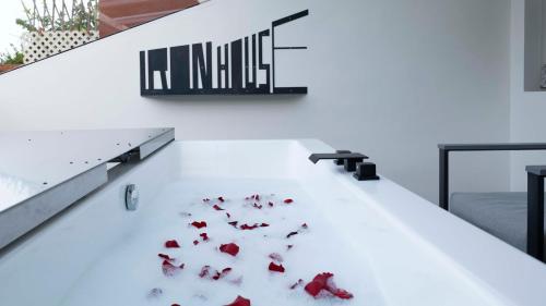 Iron House - Penthouse with Bathtub in Golden Mile & Roman Bridge photo 47