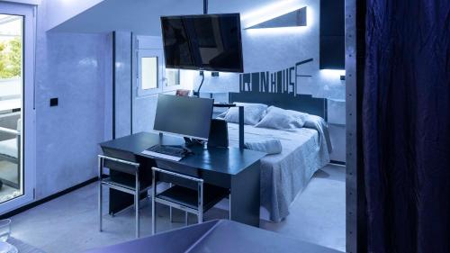 Iron House - Penthouse with Bathtub in Golden Mile & Roman Bridge photo 52