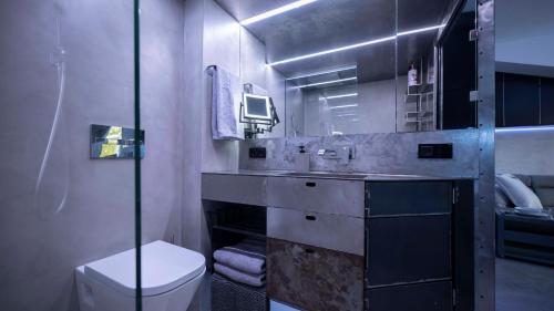 Iron House - Penthouse with Bathtub in Golden Mile & Roman Bridge photo 55