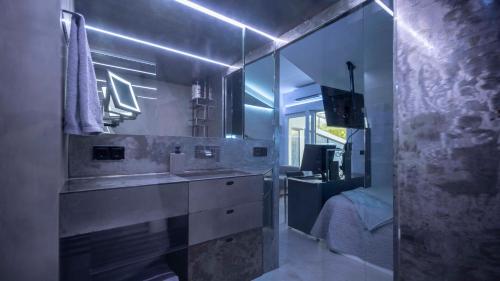 Iron House - Penthouse with Bathtub in Golden Mile & Roman Bridge photo 57