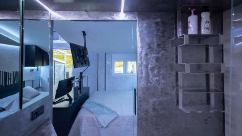 Iron House - Penthouse with Bathtub in Golden Mile & Roman Bridge photo 58
