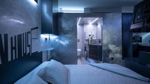 Iron House - Penthouse with Bathtub in Golden Mile & Roman Bridge photo 61