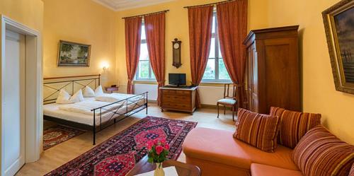 Postel nebo postele na pokoji v ubytování Schlosshotel Rühstädt Garni - Natur & Erholung an der Elbe