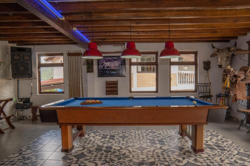 a pool table in a room with red lights at Lago Calima - Bella Finca in Madroñal