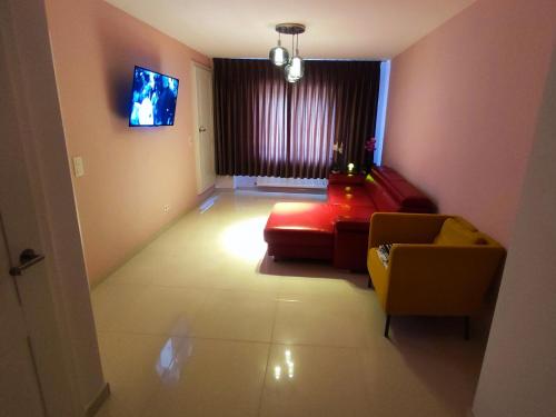 Televizorius ir (arba) pramogų centras apgyvendinimo įstaigoje Arlon Guest House