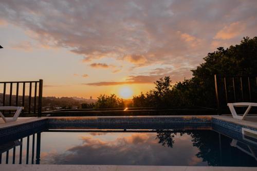 Piscina en o cerca de Darchi • დარჩი