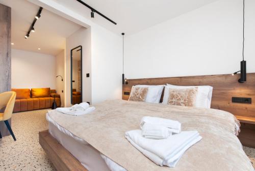 La Riva Luxury Rooms