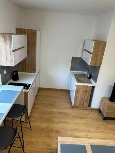 Kuchyňa alebo kuchynka v ubytovaní Apartmán BB-centrum3