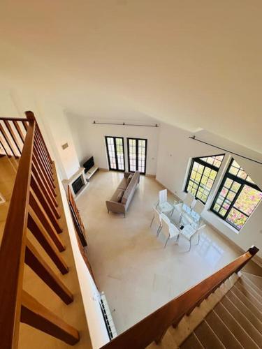 a large living room with a couch and chairs at Casa do Mar Cascais in Alcabideche