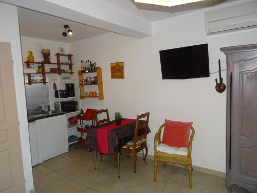 a kitchen and dining room with a table and chairs at Les Ecrins d'Aix-en-Provence in Aix-en-Provence