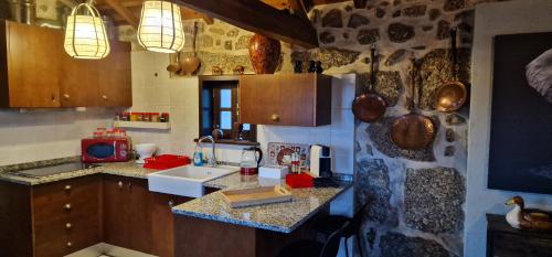 Η κουζίνα ή μικρή κουζίνα στο Rustic Retreat-Country House