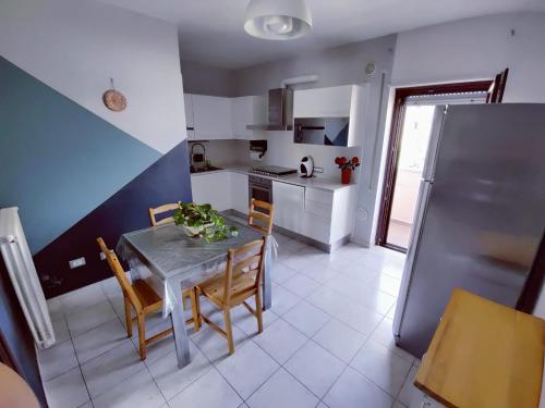a kitchen and dining room with a table and chairs at Casa Vacanza V&V in Carosino