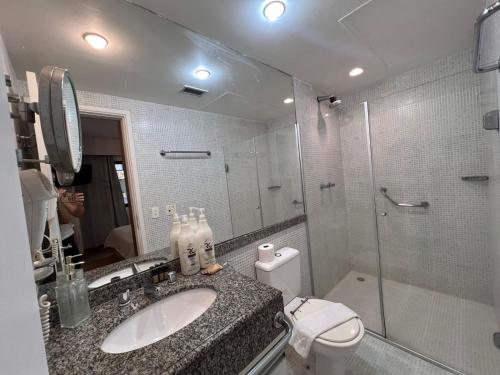 a bathroom with a toilet and a sink and a shower at Hotel Av Rouxinol 57 Moema São Paulo 09 in Sao Paulo