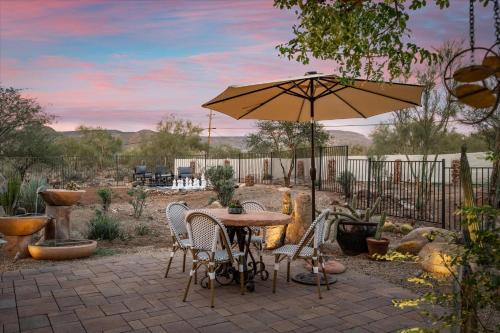 Κήπος έξω από το Sunset Trails Desert Oasis