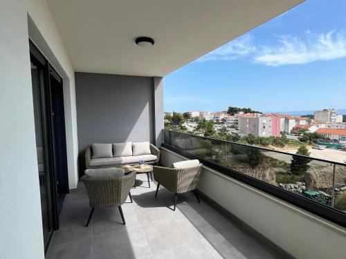 Apartments with a parking space Makarska - 23392