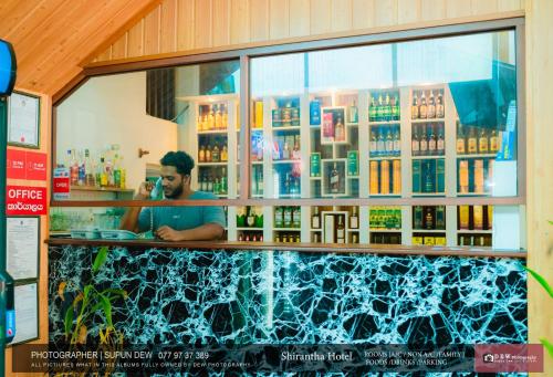 Tetamu yang menginap di Shirantha Hotel