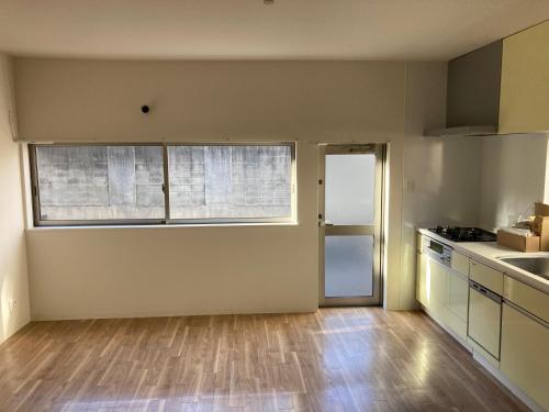 Cucina o angolo cottura di Wholeearth Ryokan Hiroshima