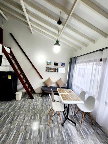 a living room with a table and chairs and a couch at Apartaestudio De La Villa in Villa de Leyva