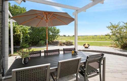 Κήπος έξω από το Nice Home In Millinge With Wifi