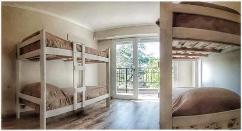 En eller flere senge i et værelse på Twin Fin surf houses Serrano a 4 cuadras de la playa