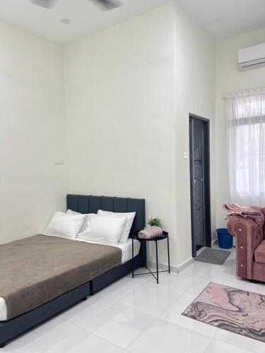 Ένα ή περισσότερα κρεβάτια σε δωμάτιο στο Homestay Tokmi 2