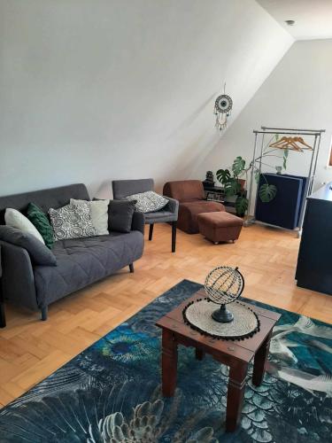 a living room with a couch and a table at LakeLove Házikó Sopron- Erdő és tópart mellett in Sopron