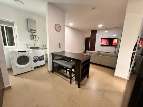 a living room with a table and a washing machine at Acogedor apartamento en San Francisco in Panama City