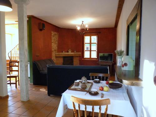 a kitchen and living room with a table and chairs at El Refugio de Valporquero in Vegacervera