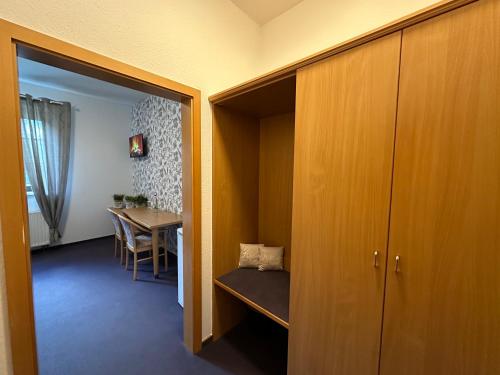 Fotografie z fotogalerie ubytování Pension und Monteurzimmer mit Küche und Waschmaschine v destinaci Ollendorf