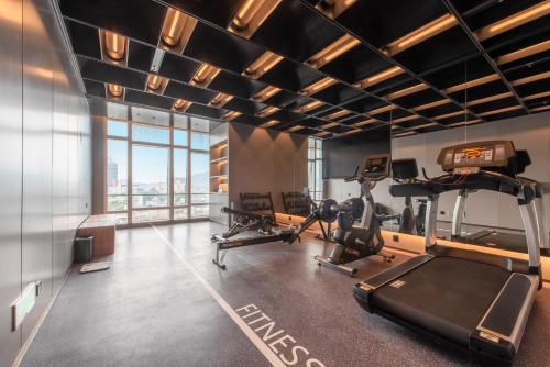 Das Fitnesscenter und/oder die Fitnesseinrichtungen in der Unterkunft Atour S Hotel Shenzhen Nanshan Science and Technology Park Hi-Tech Centre