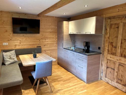 Kuchyň nebo kuchyňský kout v ubytování Appartement Ginzling Haus Eder