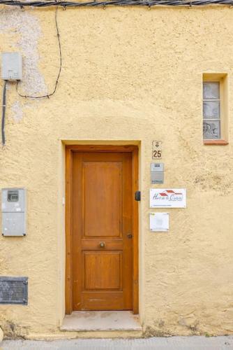 a door on the side of a building at Hort de la Cinteta in Alcover