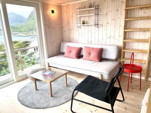 Ruang duduk di Oceanview Mini-House - Stunning Views