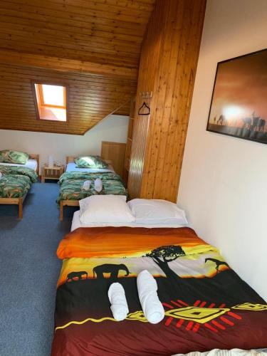 a bedroom with two beds in a room at Appartement duplex in Saint-Louis