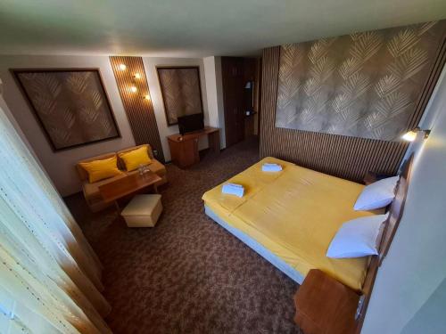 Postel nebo postele na pokoji v ubytování Korona Hotel