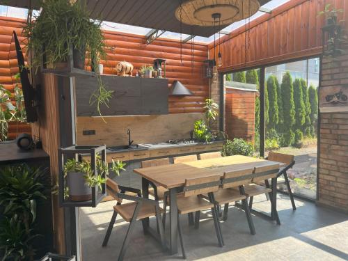 an outdoor kitchen with a table and a stove at Apartament ORANŻERIA in Kielce