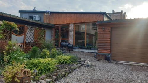 a house with a garden and a garage at Apartament ORANŻERIA in Kielce